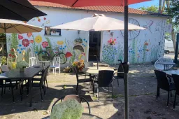 Daugų kavinėje „Turgaus 4“ verda vietinių gyvenimas ir tradicijos