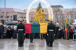 Vilniaus Gedimino pilies bokšto vėliava bus perduota Alytaus rajono Butrimonių gimnazijai