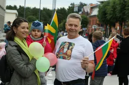 Tautiška giesmė Alytuje giedota Rotušės aikštėje