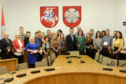 Apdovanoti gražiausiai besitvarkantys alytiškiai ir aplinką puošiančios įstaigos