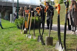 Žaliojoje gatvėje pasodinta 80 pušelių