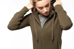 Moteriškas džemperis: 7 praktiški patarimai, padėsiantys išsirinkti