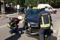 Prie stadiono į avariją pateko taksi automobilis