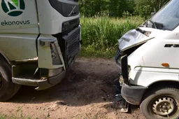 Prašo atsiliepti mačiusius mikroautobuso vairuotojos mirtimi pasibaigusią avariją