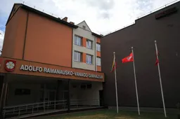 Kalbų valstybiniai brandos egzaminai ir ugdymo pasiekimų patikrinimas – perkeliami