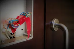 Prašo pagalbos dėl gadinamų telefonspynių