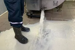 Papildomi dioksinų piene tyrimai savivaldybės iniciatyva vyks užsienio laboratorijoje