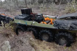 Kontrabandininkų amfibija su priekaba ir rūkalais įstrigo Čepkelių raiste