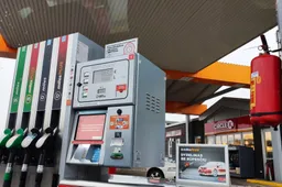 Degalinės persitvarko, jų darbuotojai atskiriami stiklo pertvaromis