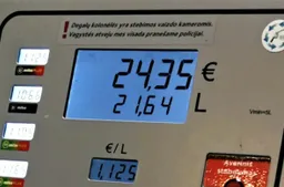 „Nemokamai“ bakus pildėsi „Citroen“ ir „Volvo“