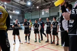 Varsiečiai nusileido čempionams ir kovos dėl bronzos