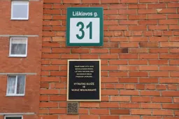 Kurorte – dar viena bronzinė lenta vietos literatams atminti