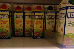 Paskelbti į parduotuves tiekti laikinai sustabdyti pieno produktai