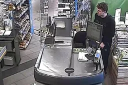 Iš „Iki“ cigaretes išsinešė su stovu