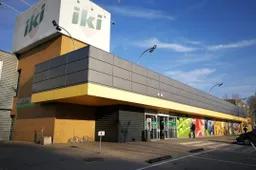 Pirkėjų srautus reguliuos apsaugininkai, kasininkai aptarnaus po vieną