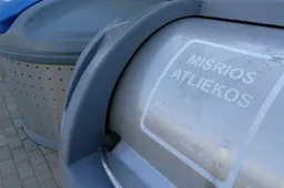 Šunį išmetė pro langą, palaikus – į konteinerį