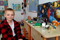 Pivašiūnuose gyvenantis trečiokas Paulius pasakas iškeičia į enciklopedijas