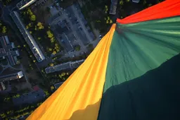 Jaunimo parke - 100 metrų trispalvė