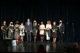 Mokytojų dienos šventėje Alytaus miesto vadovas prisiminė dvejetus, Seimo narys – gautą „kuolą“