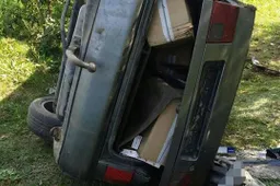 Po gaudynių kontrabandininkas neteko cigarečių krovinio ir sumaitotos „Audi“