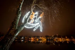 Druskininkuose jau kvepia Kalėdomis – šventinė nuotaika kuriama ir pasitelkus dronus