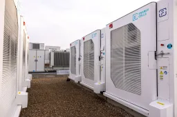 Alytuje įjungiamas antrasis iš trijų sinchroninių kompensatorių