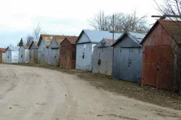 Bus tvarkoma garažų teritorija Kalniškės gatvėje