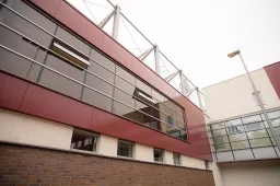 Seimas pailgino izoliavimo laikotarpį ir padidino baudas už karantino pažeidimus