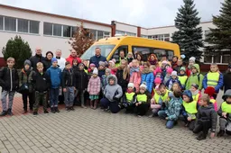 Naujas autobusas, graži aplinka ir linkėjimas pažinti