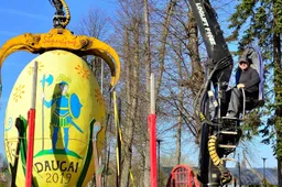 Daugų aikštę vėl puošia didysis margutis su Daugiu