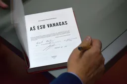 Monografija „Aš esu Vanagas...“ Alytuje sutikta pilnutėlėje salėje