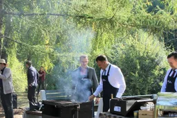 Jaunimo parko grilio zoną išmėgino, gyventojus vaišino ir miesto vadovai