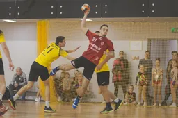 Rankinis grįžo: dzūkai metus pradėjo pergale prieš aukštaičius