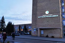 Alytaus poliklinika reagavo žaibiškai – sunegalavusiam iškviesta greitoji pagalba