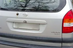 Girti vairavo vienodos markės automobilius