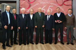 Senjorai pagerbė istorinę Alytaus sporto „meką“, meras praturtino žinias apie uošvę