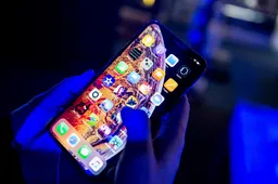 Prekyba naujausiu „Apple“ flagmanu „iPhone Xs“ startavo ir Lietuvoje