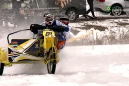 „Devyniukė“ sukvietė į tradicines motociklų varžybas ant Dailidės ledo