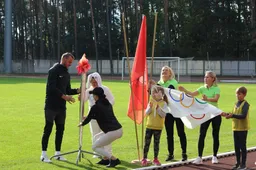 Olimpinę ugnį stadione vaikams įžiebė Rugilė ir Žydrūnas Karčemarskai