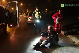 Ant važiuojamosios gatvės dalies rastas kraujuojantis vyras