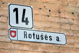 Ant Alytaus centro gatvių namų atsiras lentelės su miesto herbu