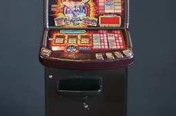 Alytaus salone sudaužytas lošimo aparatas