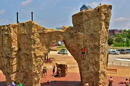 Jaunimo parke – grilis ir laipiojimo sienelė?