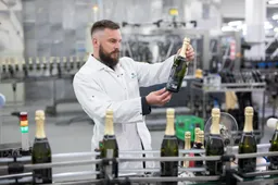 „Alitoje“ pradėtas grandiozinis projektas – montuojamos gėrimų pilstymo linijos, kuriamos darbo vietos