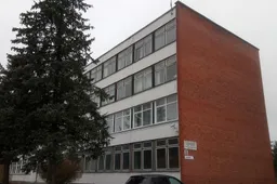 Aukcionai: parduoda buvusias mokyklas su sklypais rajone ir pastatą su žeme mieste