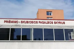 Ligoninės link važiavo paspirtuku – ligoninėje atsidūrė su praeive