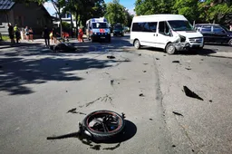 Susidūrė mikroautobusas ir mopedas