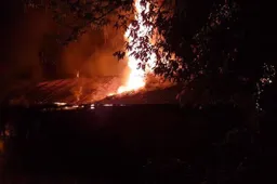 Veisiejuose liepsnojo garažas su automobiliais, padangomis ir detalėmis