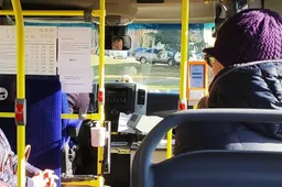 Papildomos saugumo priemonės autobusuose Alytuje – dozatoriai su dezinfekavimo skysčiu