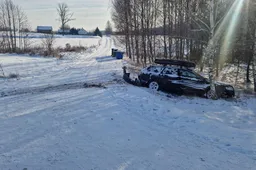 Alytaus rajone nuo kelio į griovį nuvažiavus automobiliui, sužalota nepilnametė